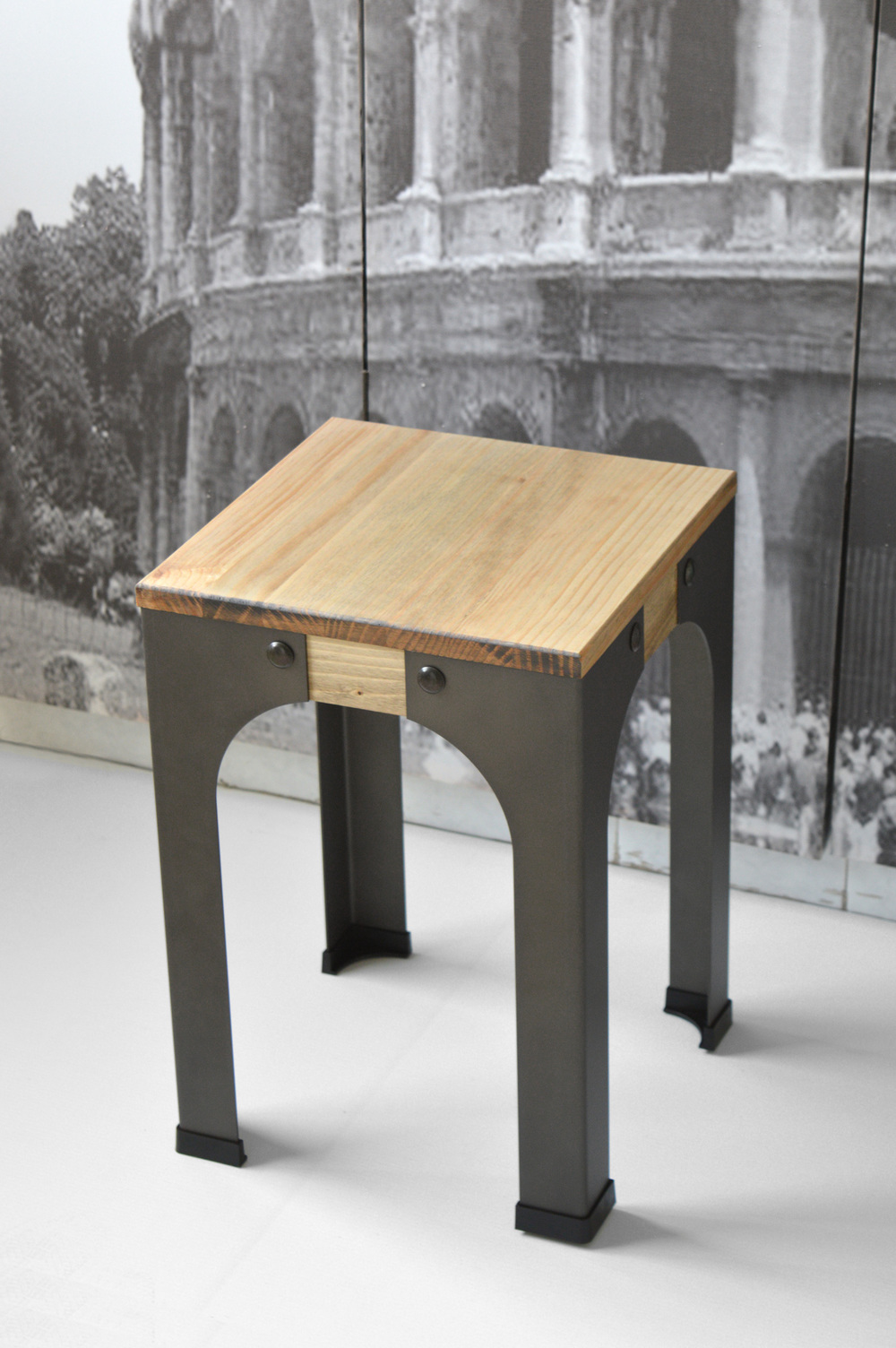 Taburete Bajo Bristol de Estilo Industrial Mod.083