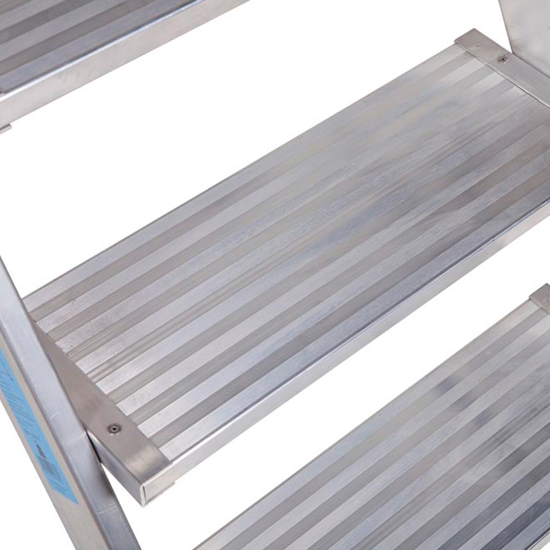 Escalera de Aluminio de Plataforma Móvil 60º MAX 