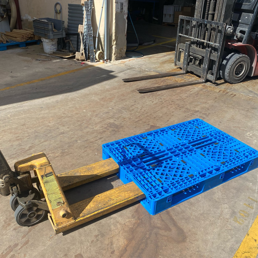 Palet Plástico 80x120 Usado Rejillado Cerrado