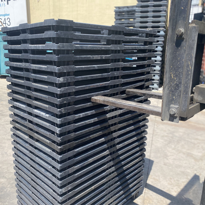 Palet de Plástico 80x120 Semi Nuevo Encajable y Apilable 