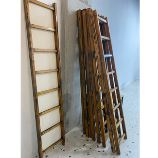 Escaleras Antiguas Decorativas de Madera