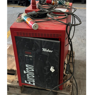 Cargador de Batería de 24 Voltios - 45 Amperios Usado