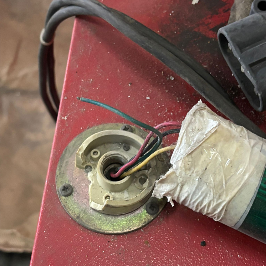 Cargador de Batería de 24 Voltios - 45 Amperios Usado