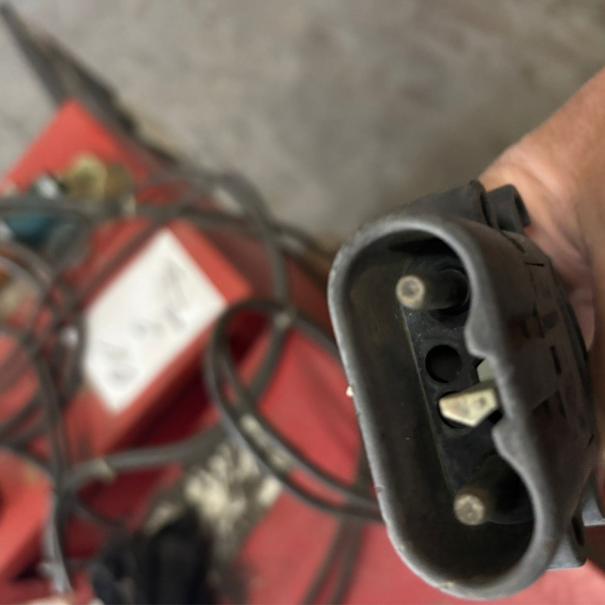 Cargador de Batería de 24 Voltios - 45 Amperios Usado