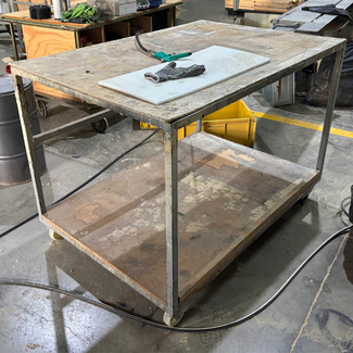 Mesa de Trabajo Usada con Ruedas 90 x 130 x 94 cm 