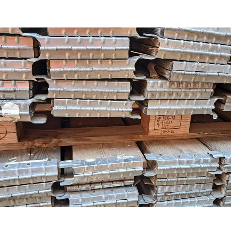 Lote 466 Collares de Madera Plegables Usados 80x120 cm 
