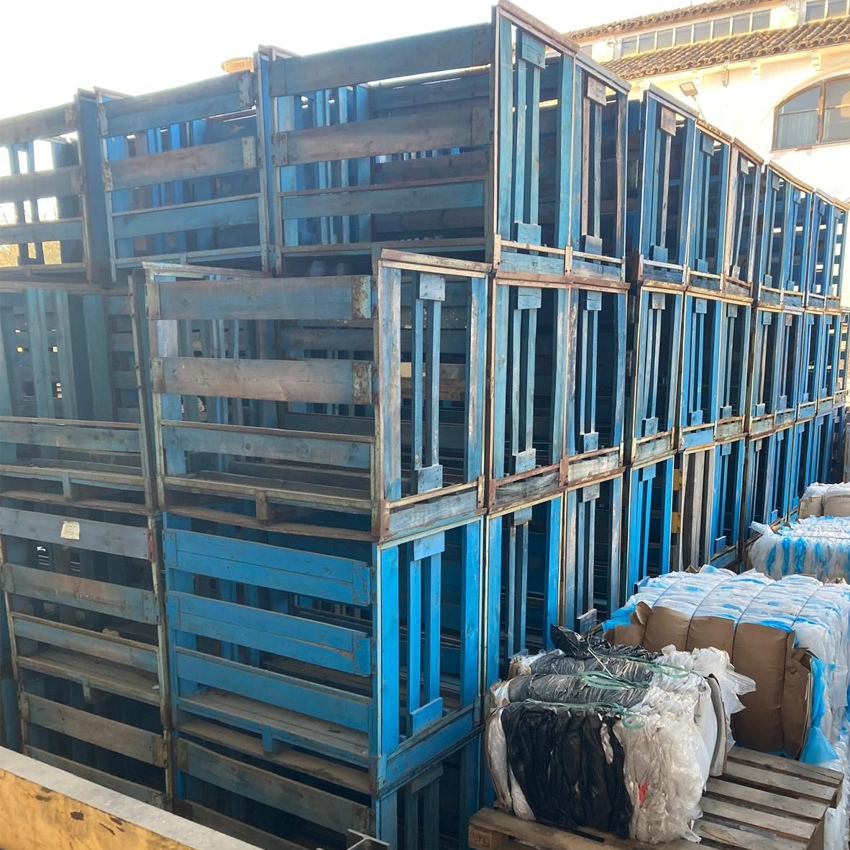 Lote 300 Contenedores Estructura Metálica 82,5 x 125 cm Usados