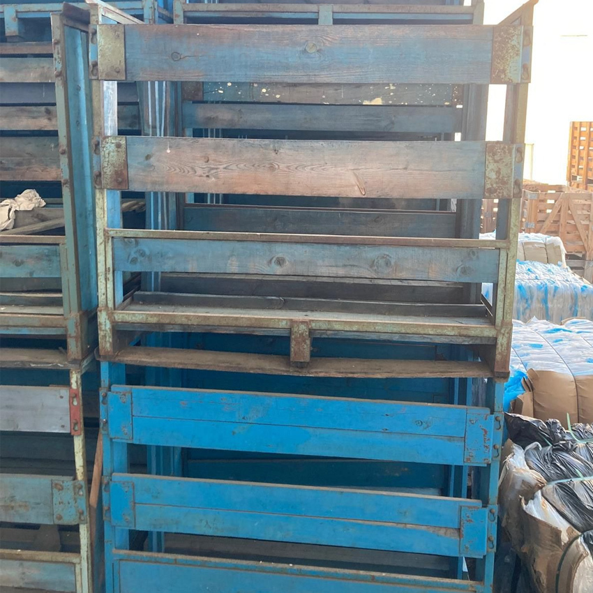 Lote 300 Contenedores Estructura Metálica 82,5 x 125 cm Usados