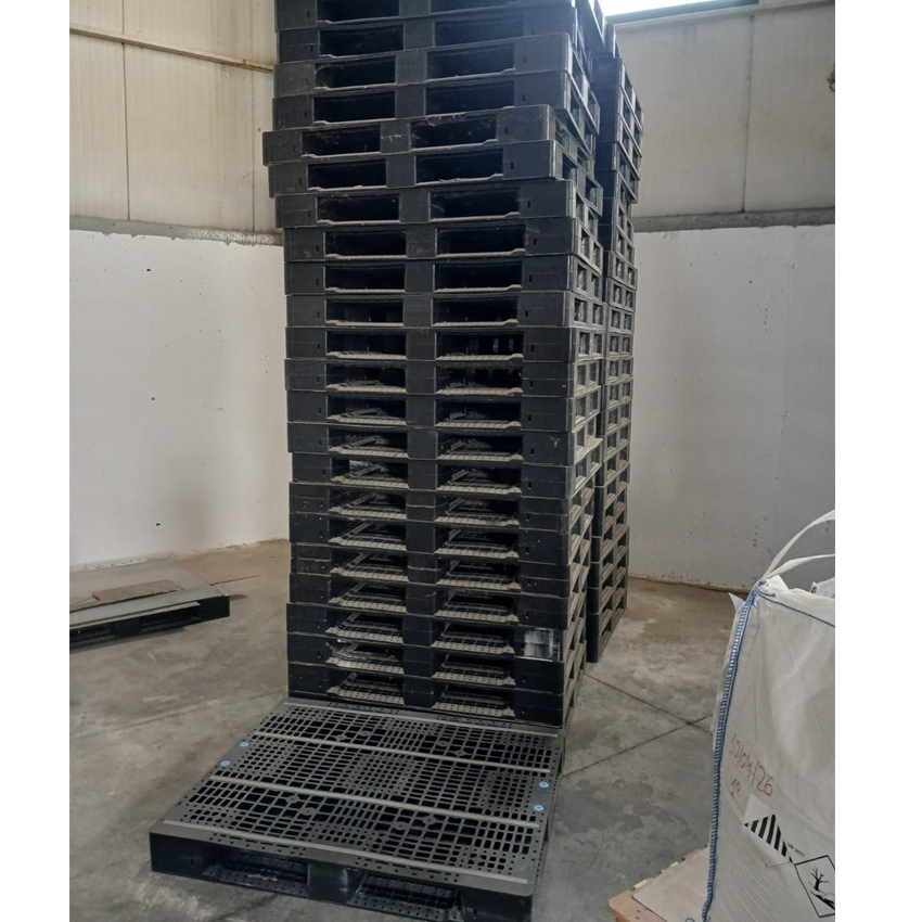 Lote de 49 Palets de Plásticos Cerrados Usados 100 x 120 cm 