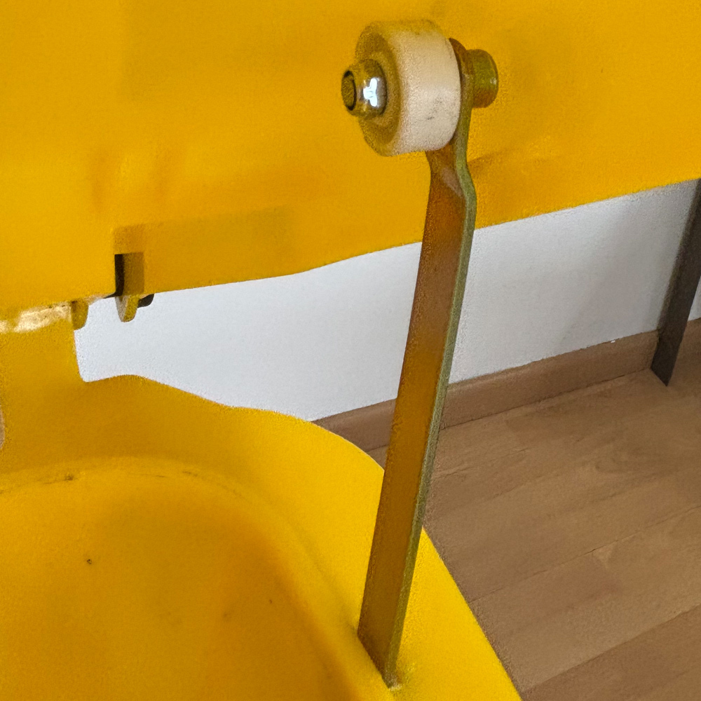 Contenedor de Basura Amarillo con Pedal de Metal de 120 litros  