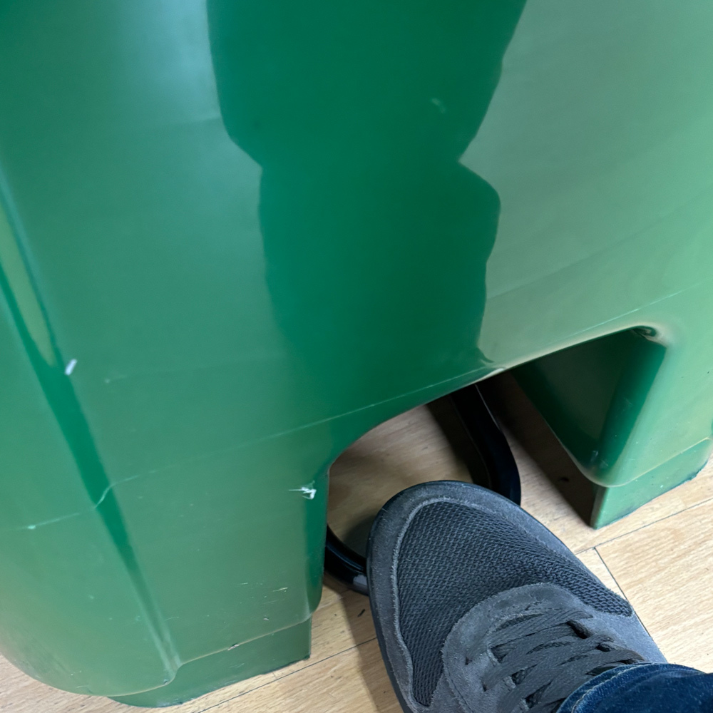 Contenedor de Residuos 240 litros Verde con Pedal Metálico 
