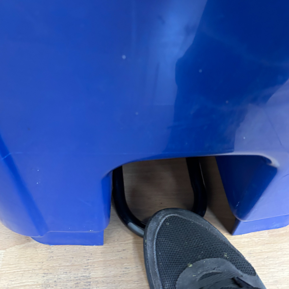 Contenedor de Residuos 240 litros Azul con Pedal Metálico 