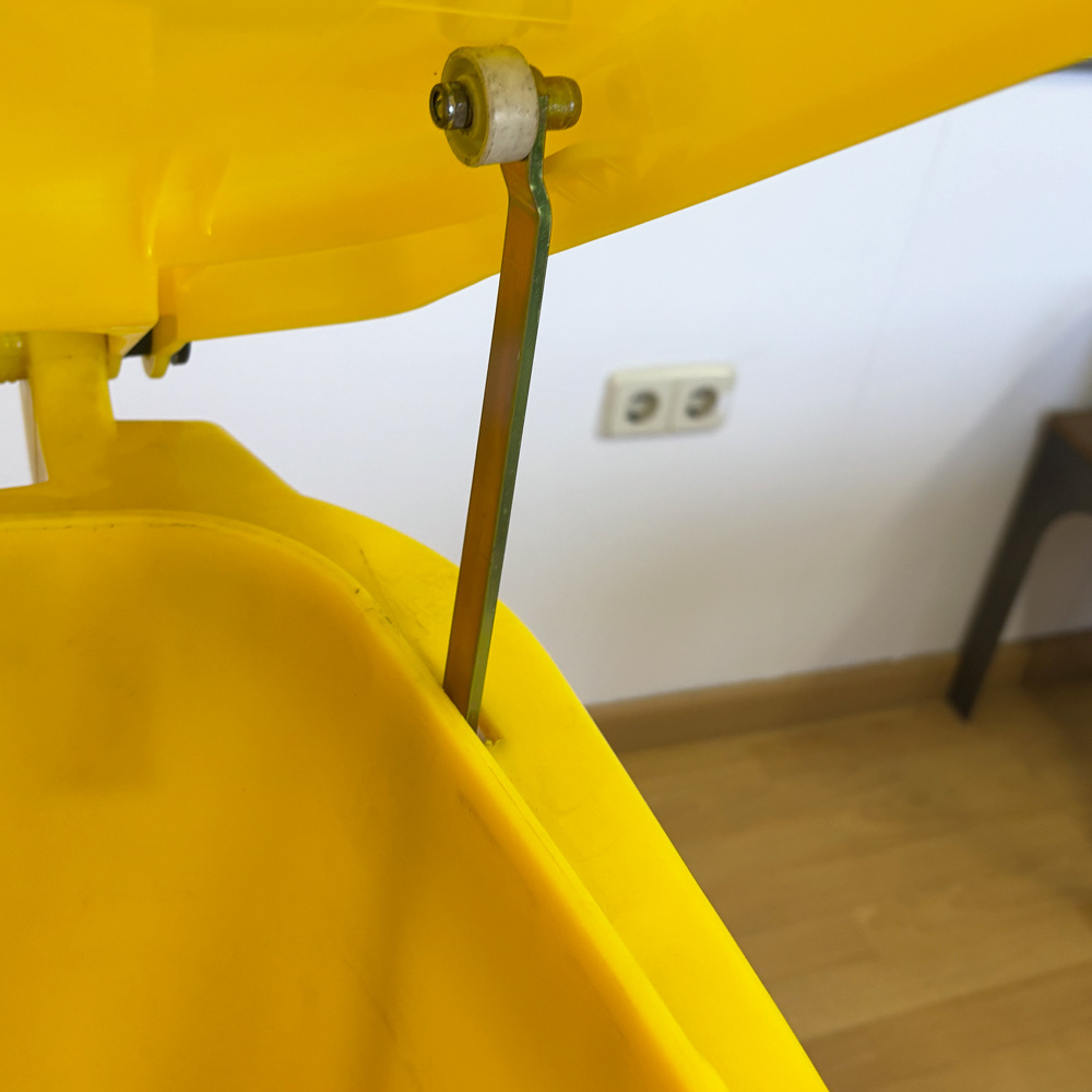 Contenedor de Residuos 240 litros Amarillo con Pedal Metálico 
