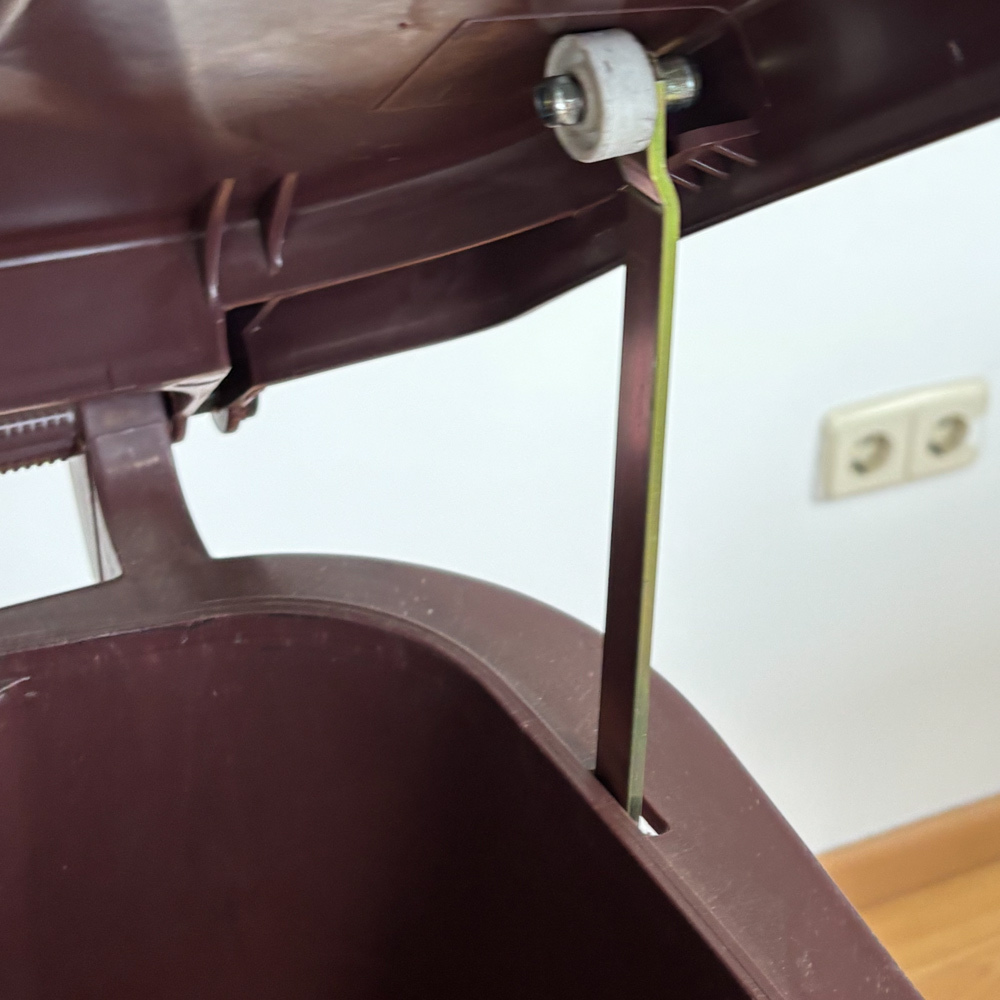 Contenedor de Residuos 240 litros Marrón con Pedal Metálico 