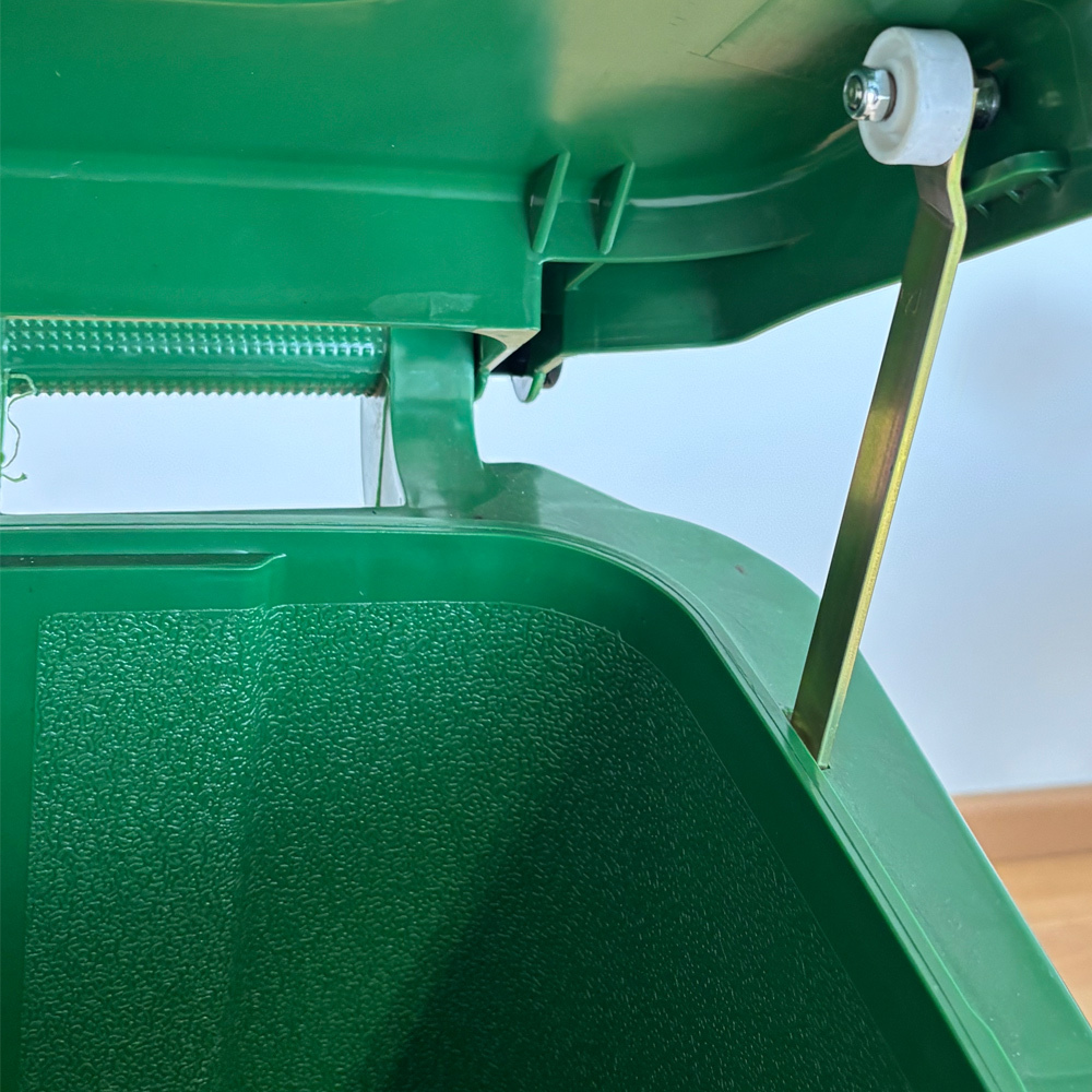 Contenedor de Basura con Pedal Metálico de 120 litros 