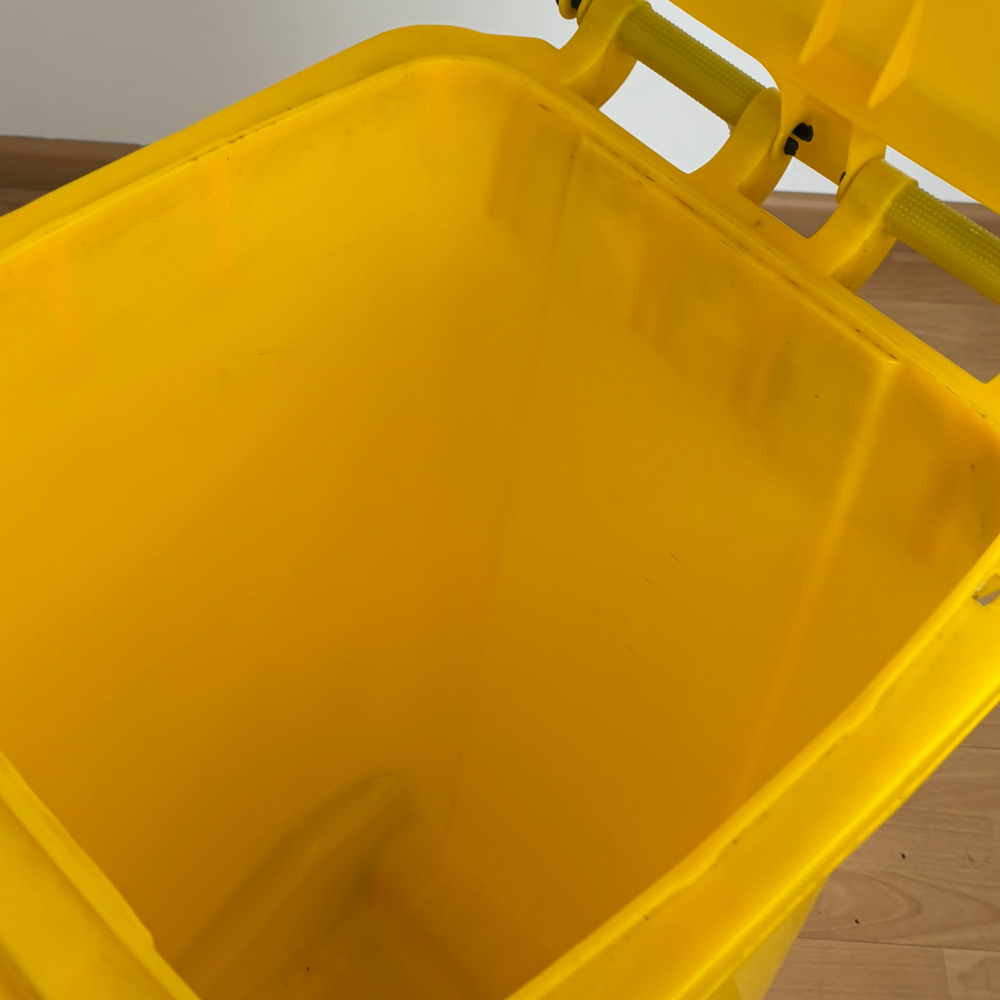 Contenedor de Basura Amarillo con Pedal de Metal de 120 litros  