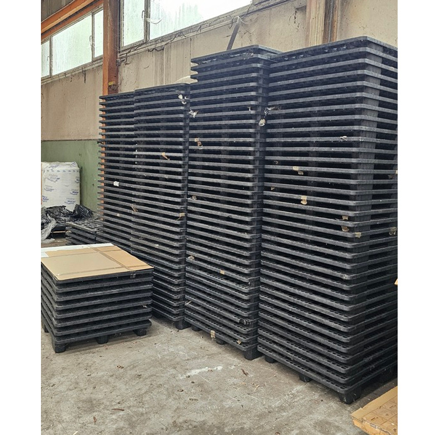 Lote de 200 Palets de Plástico Encajables 80 x 120 cm Usados 