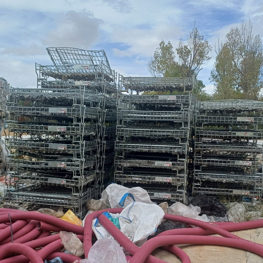 Lote de 248 Jaulas de Metal Plegables Usadas 85 x 110 x 100 cm